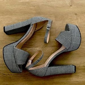 Chinese laundry AVENUE 2 PLATFORM SANDAL